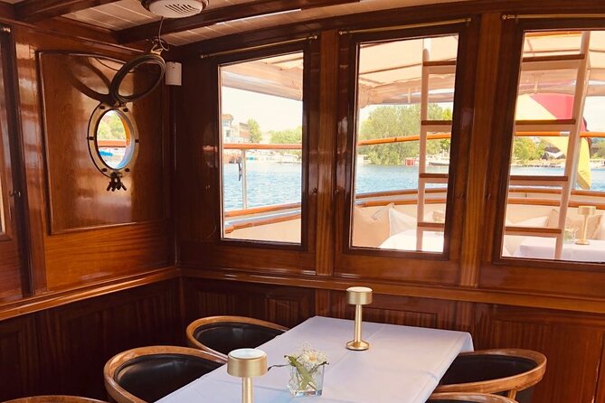 Evening Aperitif Tour Aboard the Motor Yacht Fitzgerald
