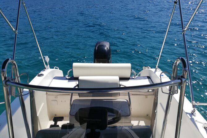 Explore the Beauties of the Islands of Brač and ŠOlta by Bellingardo Boat – Licence Required
