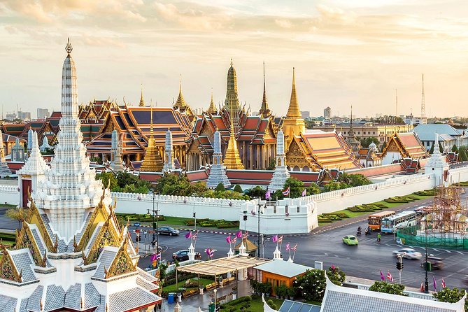 Explore the Grand Palace, the Emerald Buddha and Wat Pho Complex – Private Tour