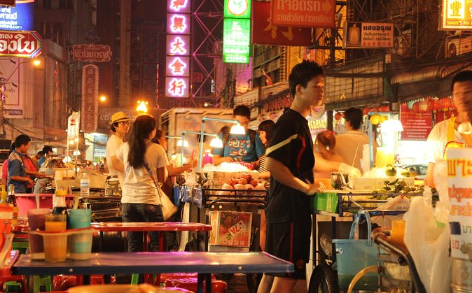 Famous Thai Street Food Tasting Experience!