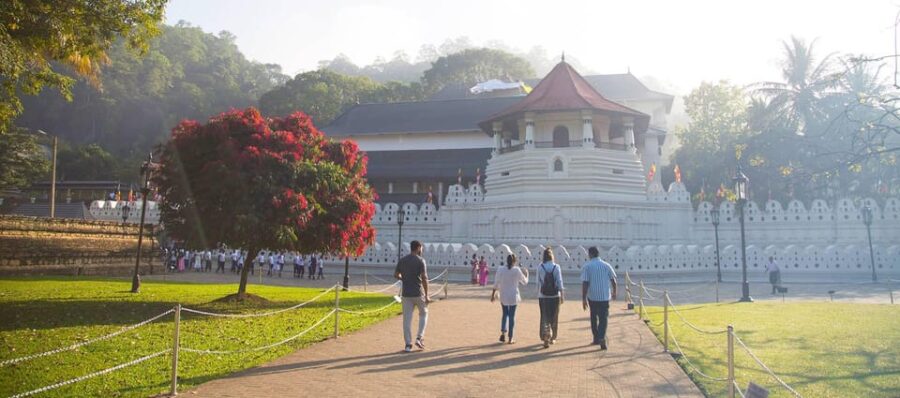 From Colombo: Kandy Temple of the Tooth & Botanical Gardens…