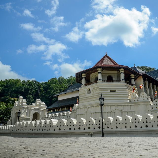 From Colombo: Private 2-Day Sri Lanka Highlights Trip