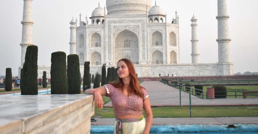 From Delhi: Taj Mahal, Agra Fort, Fatehpur Sikri 2-Day Tour