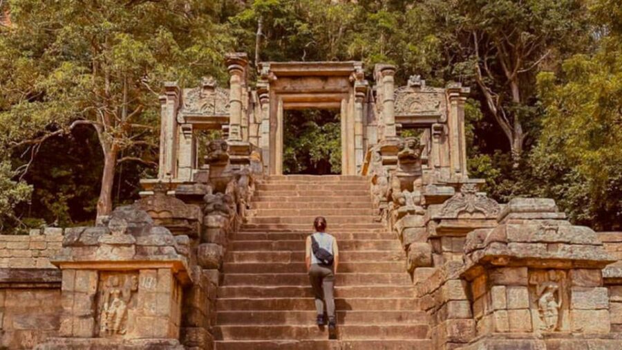From Kandy: Panduwasnuwara & Yapahuwa Guided Tour