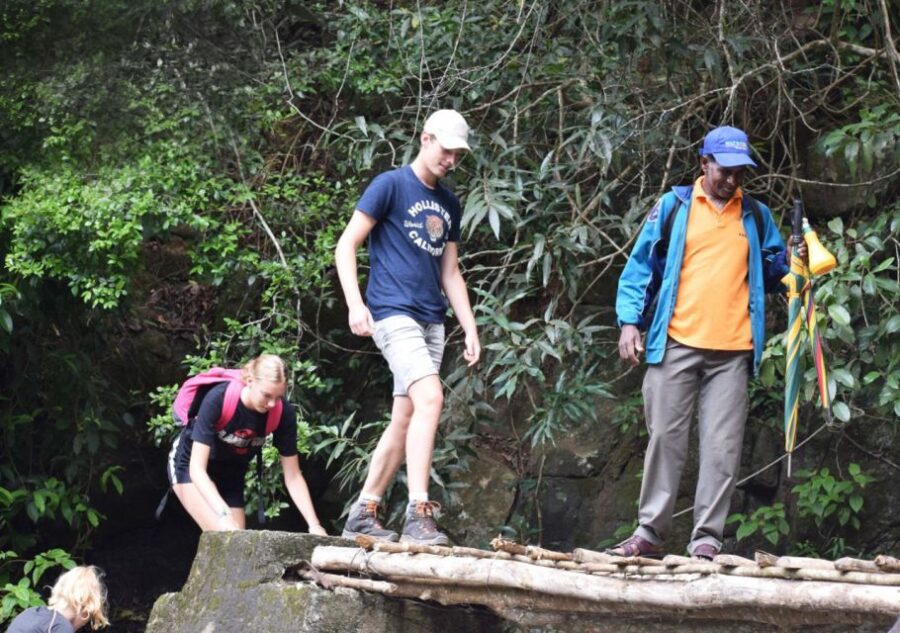 From Kandy: Private Guided Hike to Heeloya