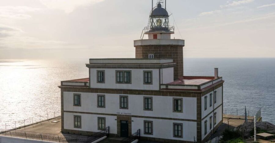From Santiago: Finisterre Lighthouse Sunset Tour