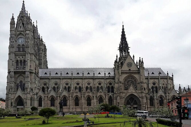 Full Day Quito (City Tour + Middle of the World + Teleferico)