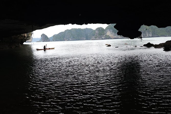Full-Day Small Group Guided Kayaking Tour With Lunch in Cat Ba