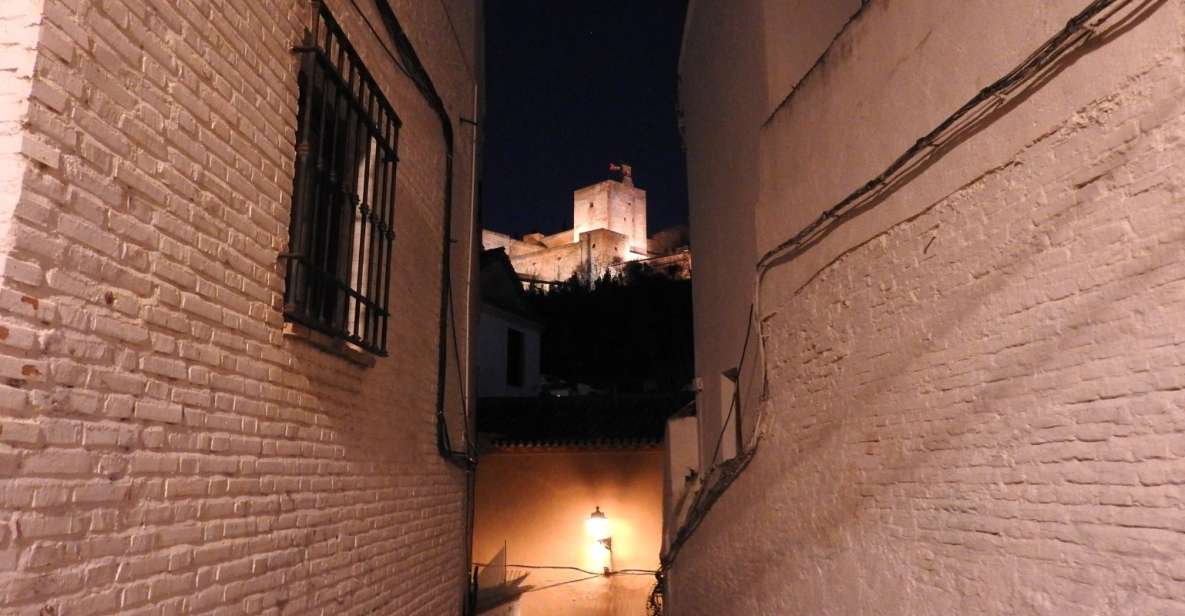 Granada: Albaicín in the Dark Walking Tour - Tour Overview