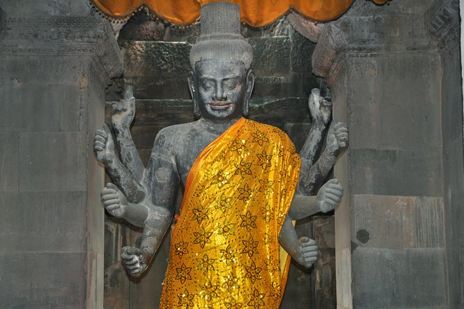 Guided Private A/C Vehicle Tour Angkor Wat and Small Circle and Five Extras