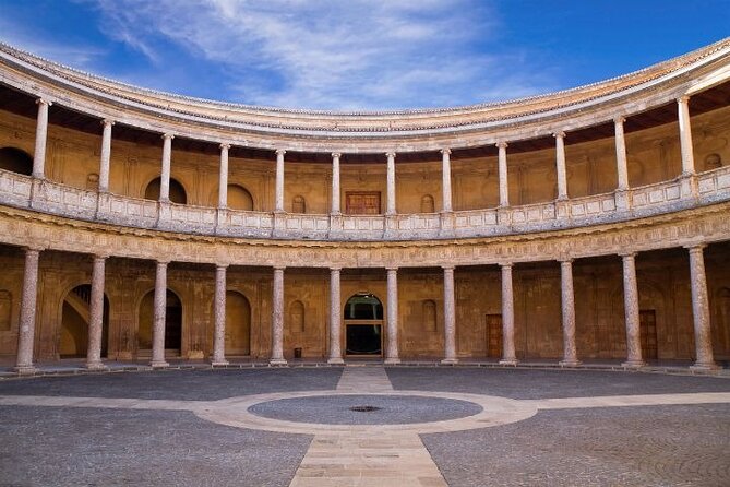 Guided Tour to Alhambra With Generalife, Alcazaba and Carlos V