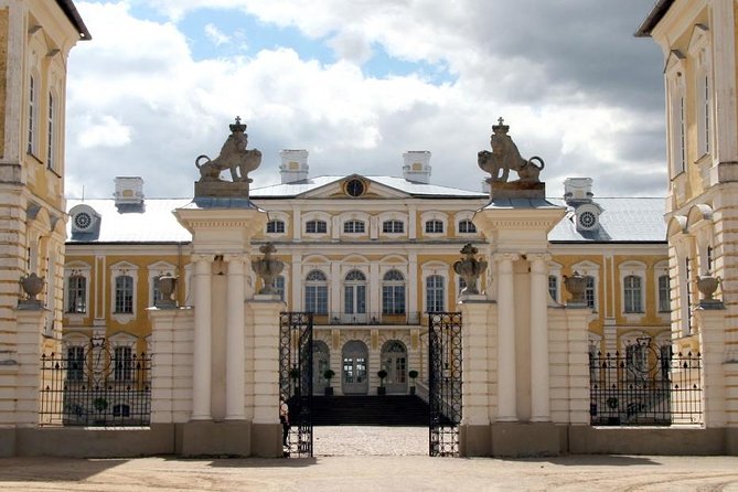 Half-Day Private Trip to Rundale Palace and Garden