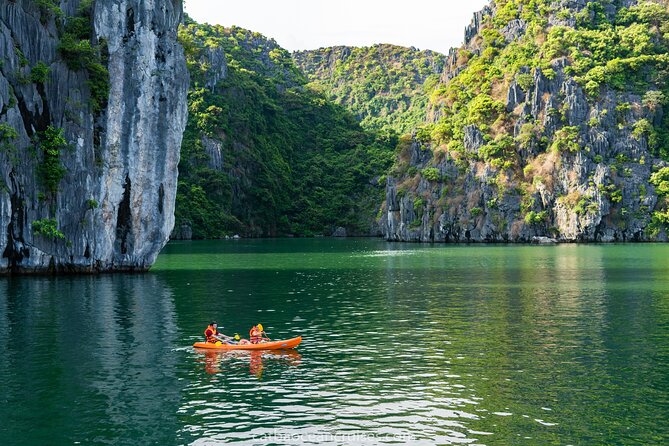 Halong Bay Full Day Trip From Hanoi: Visiting Thien Cung, Dau Go Cave & Kayaking