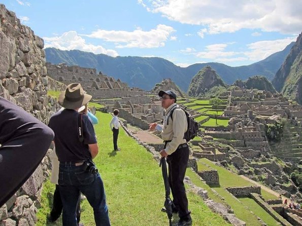 Hire a Fluent English Speaking and Professional Machu Picchu Guide