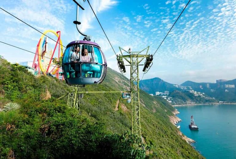 Hong Kong: Ocean Park Entry Ticket