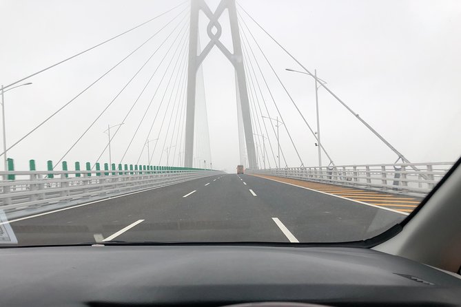 Hong Kong Private Transfer to Macau Hotel Over Bridge - Vehicle Features and Capacity