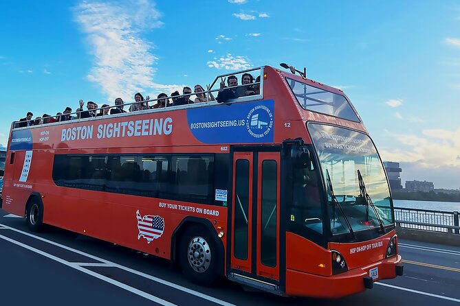 Hop-on Hop-off Sightseeing and Freedom Trail Walking Tour