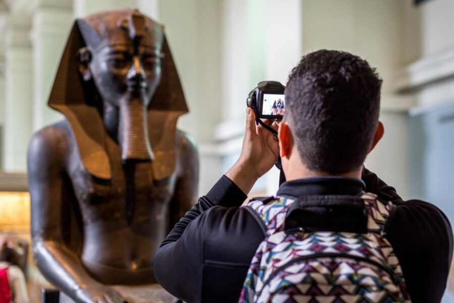 Hurghada: Cairo Day Trip With Horse Ride Along Giza Pyramids