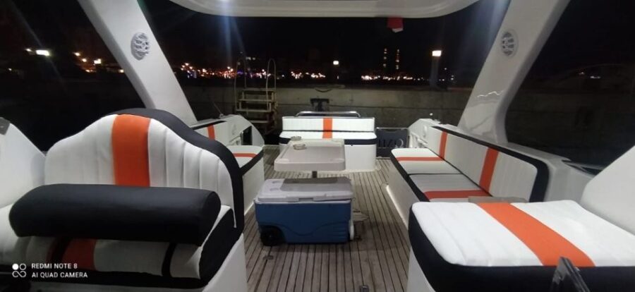 Hurghada: Private Dinner and Sunset Yacht Cruise