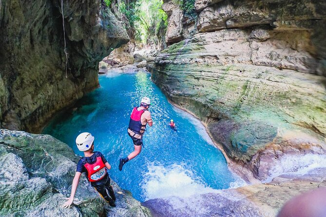 Kawasan Falls Canyoneering W/ Lunch & Transfers From Cebu City