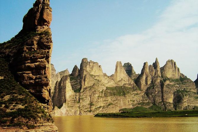 Lanzhou Private Day Tour: Binglingsi Grottoes and Liujiaxia Gorge