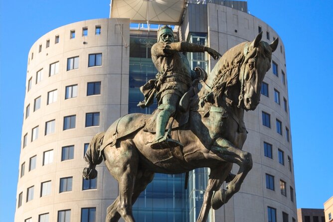 Leeds Scavenger Hunt and Sights Self-Guided Tour
