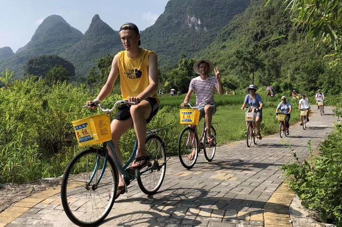 Li River Bamboo Boat Cruise & Yangshuo Village Private Day Tour