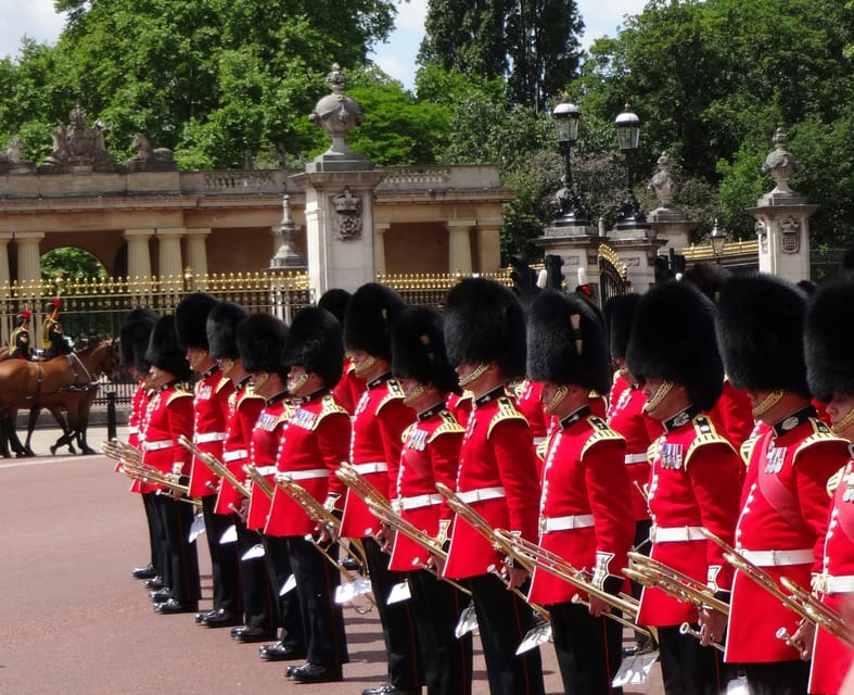 London: Changing of the Guard Experience and Landmarks Tour - Witness the Changing of the Guard