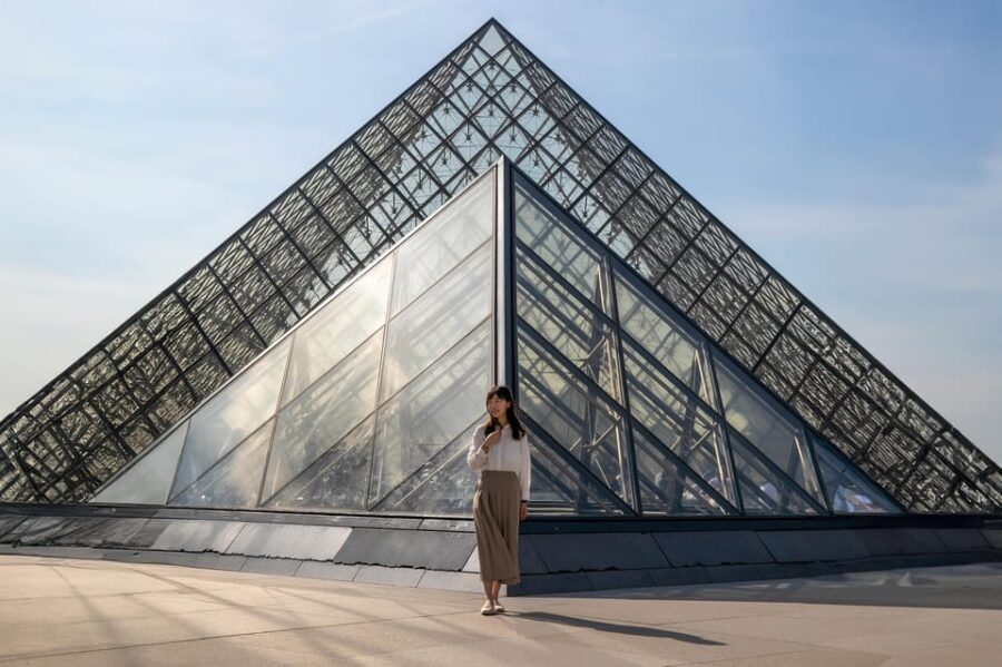Majestic Louvre Photo Session With a Private Photographer