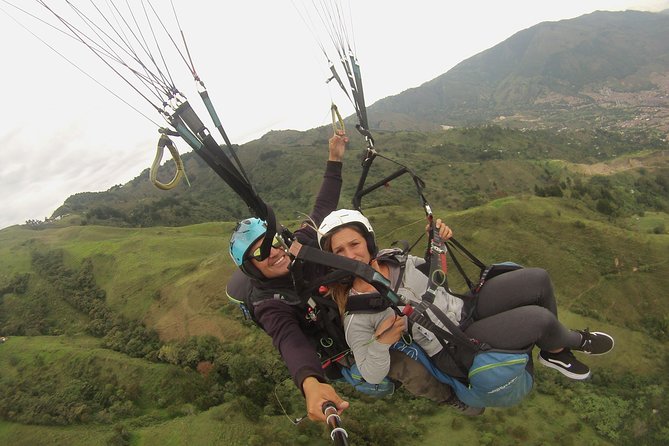 Medellín Paragliding Experience + Transportation (Medellín)