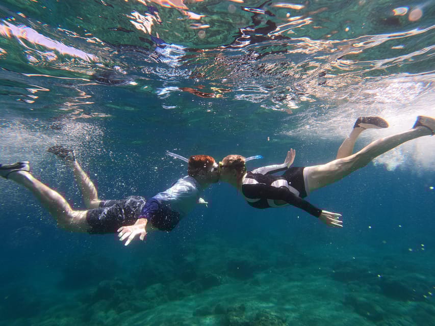 Milos: Luxury Motoryacht Cruise to Kleftiko With Lunch