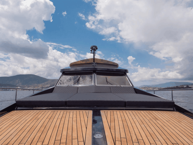 Milos: Luxury Motoryacht Cruise to Kleftiko With Lunch - Getting to Milos