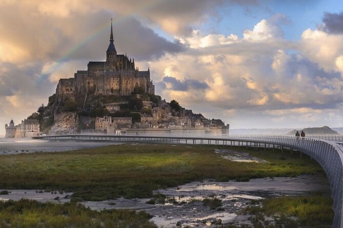 Mont-St-Michel: Private Walking Tour Abbey Ticket Included