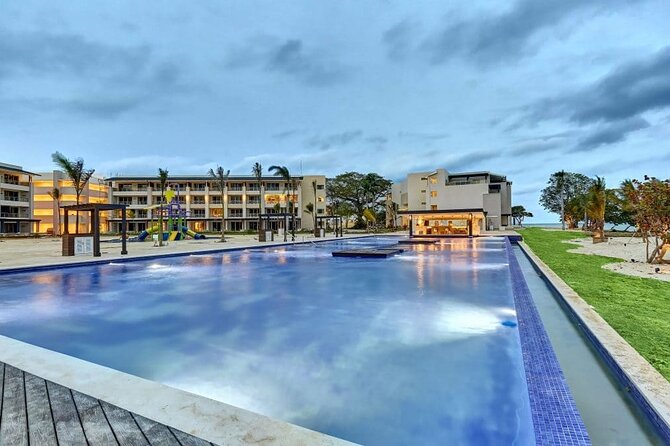 Montego Bay Airport Private Taxi to Royalton Negril