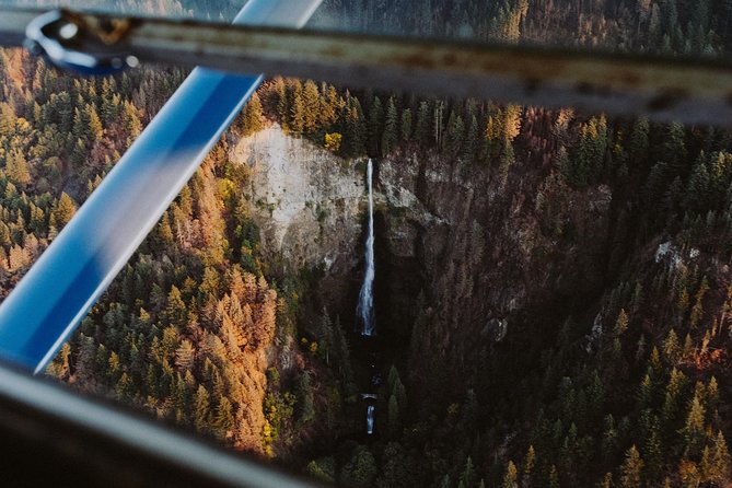 Multnomah Falls & Columbia Gorge Scenic Fight by Envi Adventures