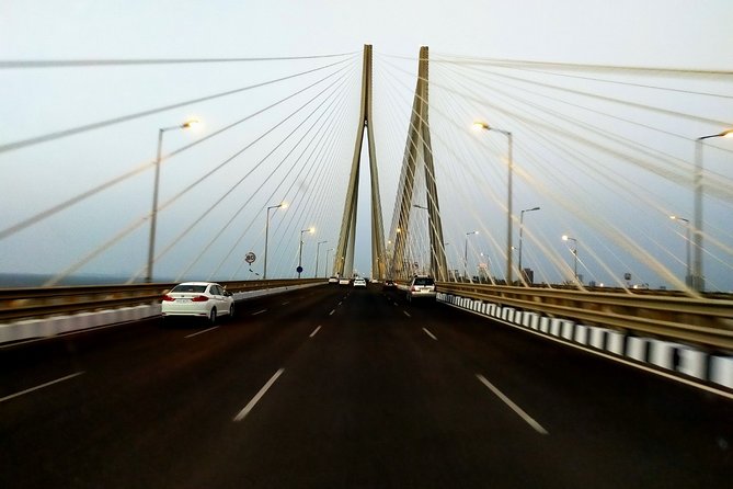 Mumbai City Tour in Public Transportation