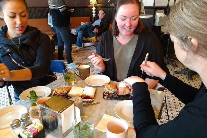 New Orleans Garden District Food, Drinks & History Walking Tour