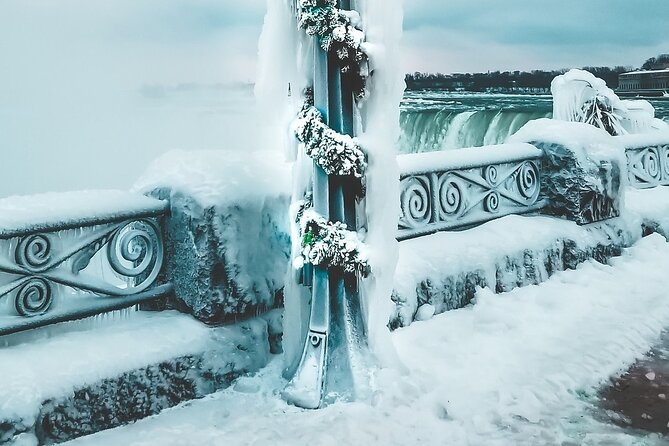 Niagara Falls Night Illumination Tour: Holiday Edition