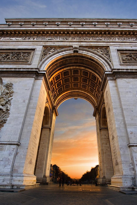 Night Tour of Paris by a Vintage Car and Wine Tasting