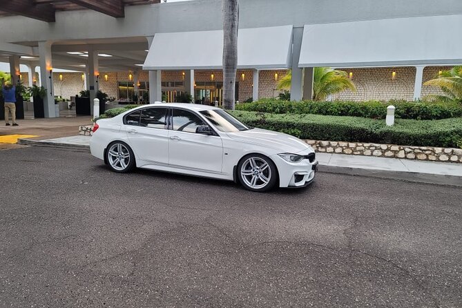 Ocho Rios Private Airport Transfer [VIP LUXURY Vehicles] - Luxury Air-Conditioned Vehicles