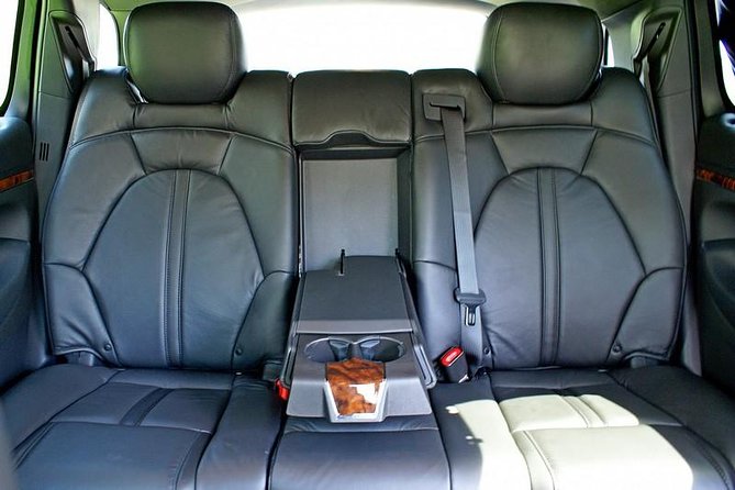 One-Way Private Luxury OHare Airport Curbside Transfer by Sedan