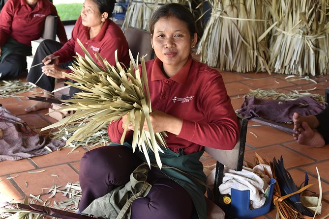 Palm Leaf Braiding – Guided Tour, DIY Activity