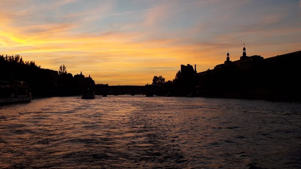 Paris: Happy Hour Evening Cruise on the Seine River - Cruise Overview