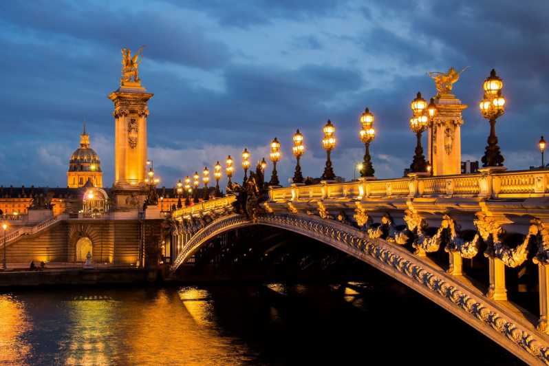 Paris: Illuminated Walking Tour in Spanish - Tour Overview