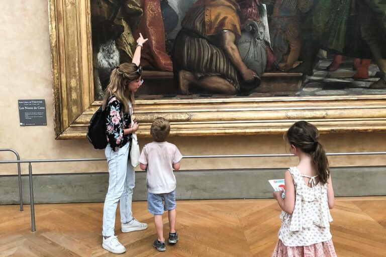 Paris: Louvre Treasure Hunt for Families and Kids