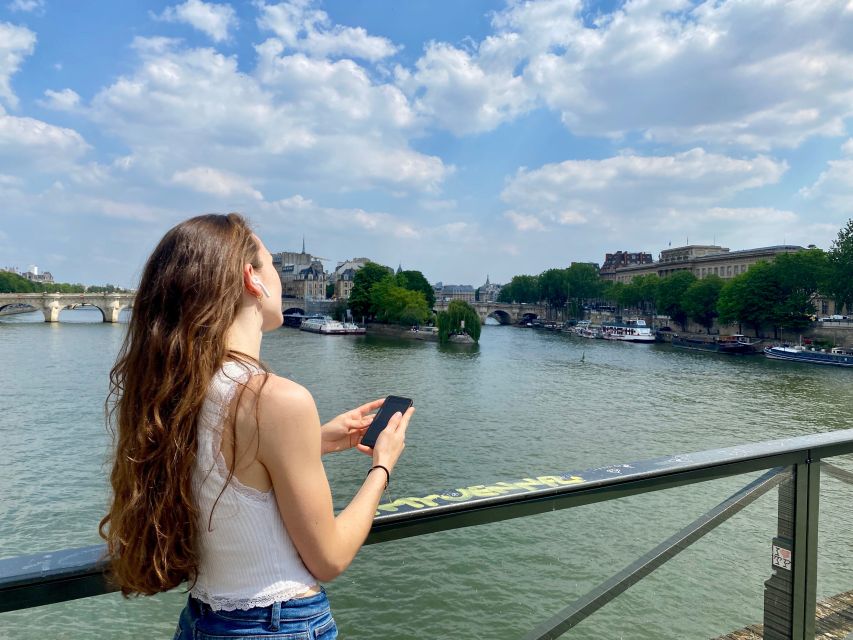 Paris: Seine & Notre-Dame Self-Guided Tour & VR Experience - Self-Guided Audio Tour