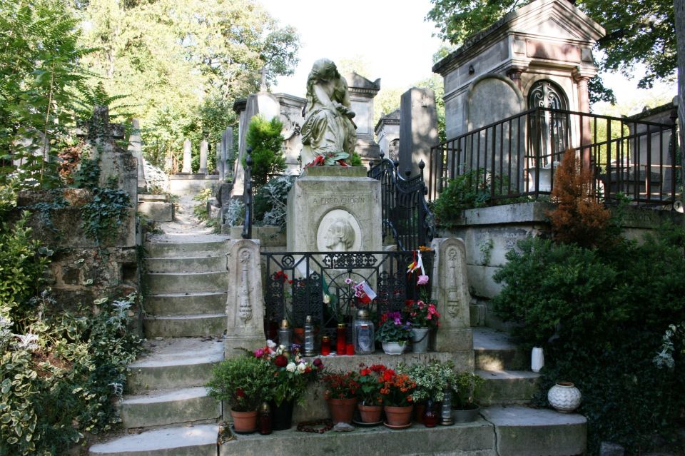 Paris: Stories of Père Lachaise Cemetery Walking Tour - Tour Overview