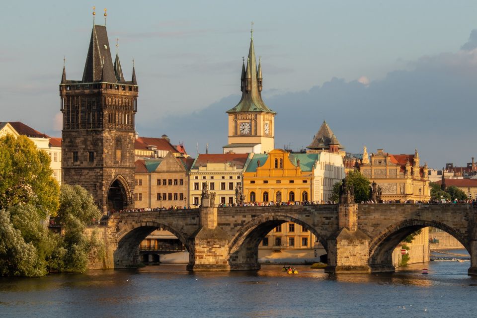 Photo Tour: Prague Famous City Landmarks Tour - Tour Overview