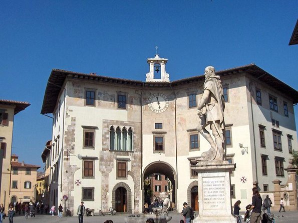 Pisa Sights and Bites Tour With Food Tastings for Small Groups or Private