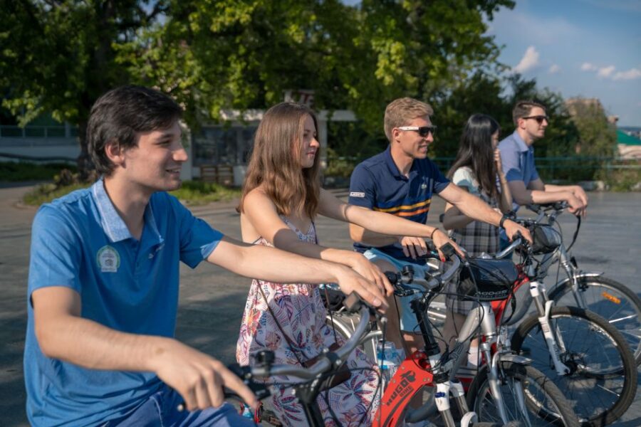 Prague: Bike or E-Bike City Tour With a Local Guide